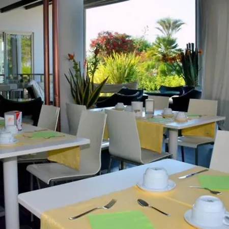 Relaxing With Terrace And Pool In Appartamento