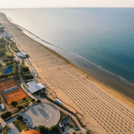 Relaxing With Terrace And Pool In * Bibione